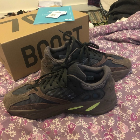 Yeezy 700 Muave - Picture 3 of 4